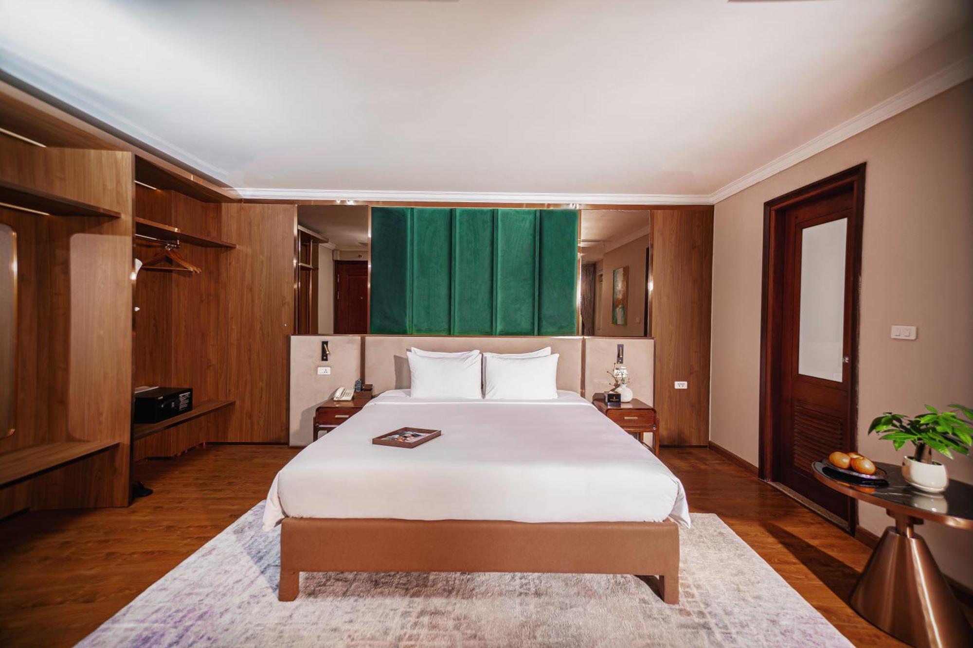 Splendid Secret Khách sạn 4*